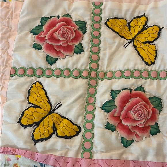 Beautiful Floral and Butterfly Quilt - Picture 2 of 11